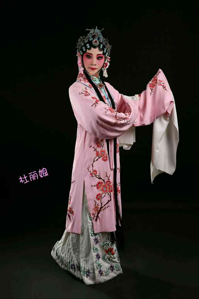 胭脂猫京剧摄影-"这家店很纯正,化妆师有这进20年的京剧演.