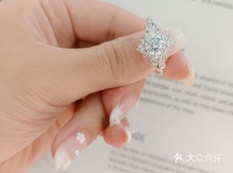 婚戒就应该独一无二，与众不同烂大街的陈年旧款别再选了！！