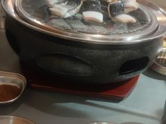 -围炉肉舍•炭烤活鳗•丹东海鲜烤肉(步行街店)