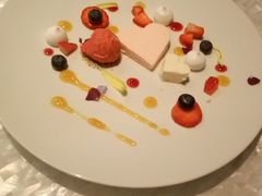 白巧克力玫瑰慕斯-广州四季酒店·佰鲜汇·现代法餐