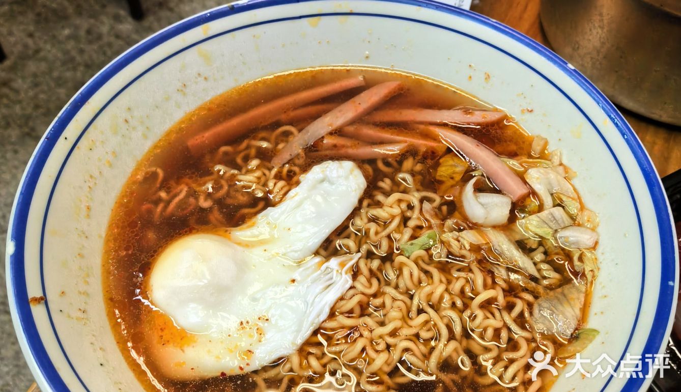 烧串｜炒豆合作社东四总店 就算藏在胡同里也能排好几个小时队