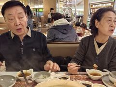 -洪氏嗨捞·广东猪肚鸡·椰子鸡火锅(西咸万象城店)