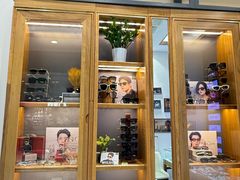 -回瑞眼镜·蔡司·依视路官方授权店(广益路万达店)