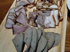 -老天桥酱肉烧饼夹肘子(天桥店)