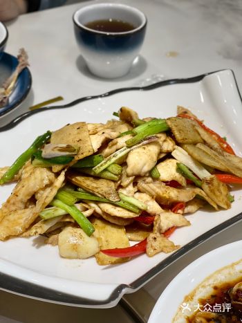 口感鲜美，营养丰富——在东鱻坊品尝脆肉鲩的独特体验