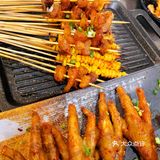 外摆、投影、潮语、出片、杰伦、精酿，这家新开烧烤店都有咯[色]