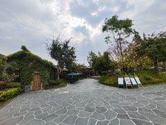 -腾冲洞山温泉村