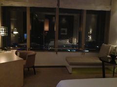 窗边-上海柏悦酒店