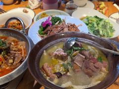 -帅巴人舅母子腊蹄民俗村