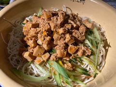 -鹤江桥·红油牛肉粉(SKP店)