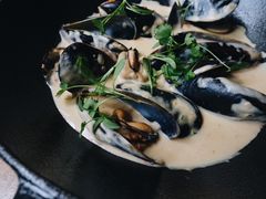 姜汁椰奶贻贝锅-植物园哈利亚餐厅