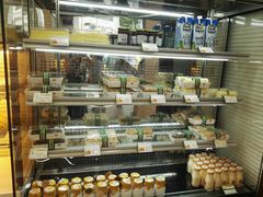 面包甜点陈列柜-老大昌(淮海中路店)