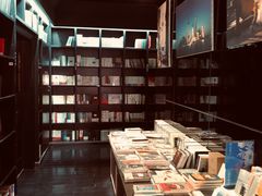 -钟书阁(松江泰晤士小镇店)