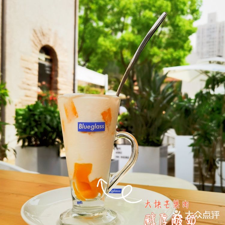 INS下午茶推荐🧜‍♀️在蓝色泳池旁喝小蓝杯酸奶