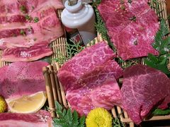 -山川小町·极番烧肉(新地假日广场店)