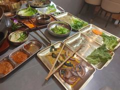 -围炉肉舍•炭烤活鳗•丹东海鲜烤肉(步行街店)