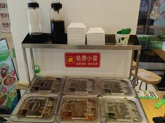 免费小菜自助区-蒙自源米线大王(花园城商场店)