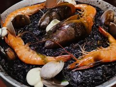 传统西班牙墨鱼汁海鲜饭-BROWNSTONE布朗石西班牙餐厅(深圳湾店)
