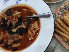 酸汤酥肉配茴香小油条-砂锅居(西四店)