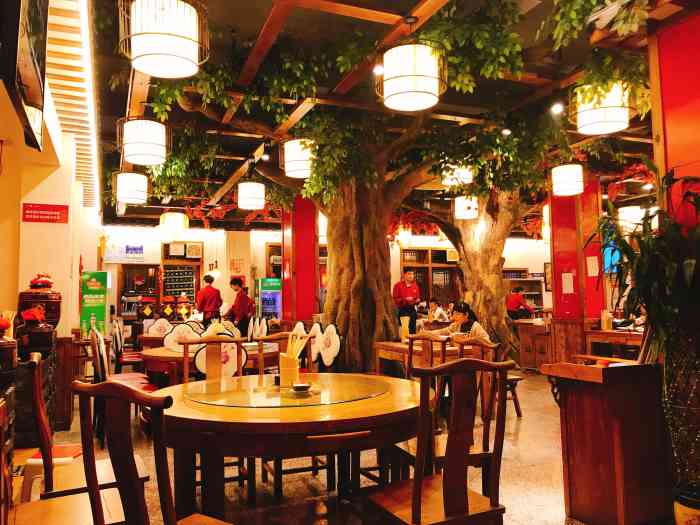 蓉香人民食堂(解放西路店)-"位置在解放西路,昨天去荷花池买完东西就