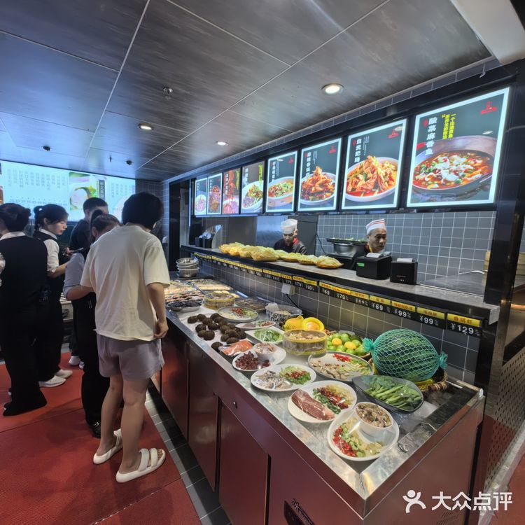 必吃榜海鲜餐厅—第一次有人给剥虾