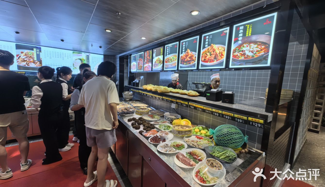 必吃榜海鲜餐厅—第一次有人给剥虾