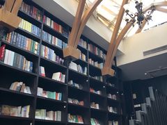 -钟书阁(松江泰晤士小镇店)