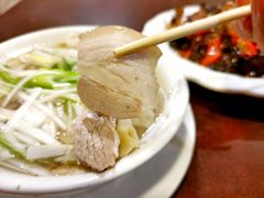 罩火烧-金卯白肉罩火烧