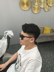 -即型男士理发工作室