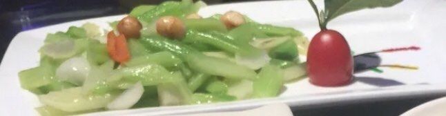 清炒西芹-巴特餐饮6加1音乐餐吧·新疆菜