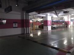 -中庚漫游城停车场