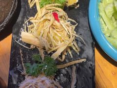 -老牌坊云南鱼豆花火锅(哈西万达店)