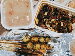 卤烤麻辣手撕兔-何师烧烤·香辣蟹·川菜·30年老品牌(太古里旗舰店)