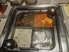 四宫格锅底-海底捞火锅(杭州庆春路夜宵主题店)
