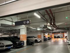 -虹桥天地-停车场