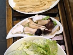-亮欢寨酸汤鱼(沙冲路店)