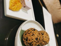 流沙芝麻球-北京四季酒店·采逸轩