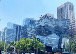 -老男孩男士理容馆·理发·烫染·修面