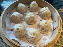 招牌鸡汁小笼包-春家·非遗手工小吃(三墩新天地店)