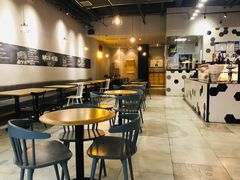 大堂-HELLO 27 意面·沙拉·帕尼尼