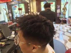 -东方先生国潮男士理发馆