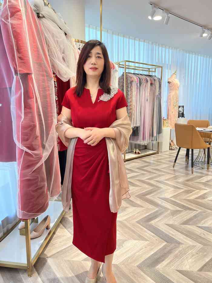 妈妈咪呀妈妈礼服定制-"定完婚纱就开始着手妈妈们的衣服了~ 网上.