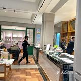 晚上门口路边可以短暂停一下，不贴条噢