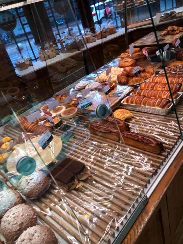 心岸烘焙坊(轩苑盛世店)-"下午放学和同学去的,店不大一进门就是收银.