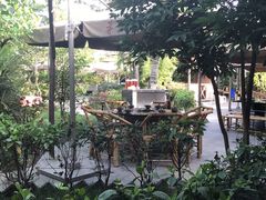 -茅草房·河畔园林火锅