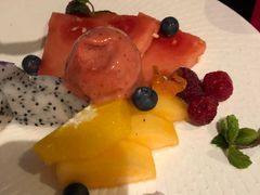 水果荟萃草莓雪芭-圣丰索菲特·法国餐厅