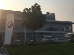 -上海宝宁宝马4S店