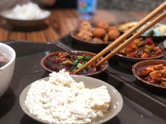 -董哥山城碗碗香(美专校街店)