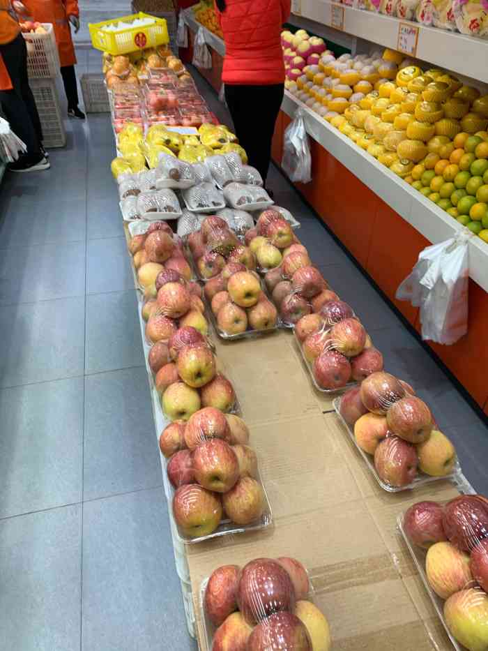 乡巴佬水果店-"母亲节新开业 搞活动好热闹的说但是热.