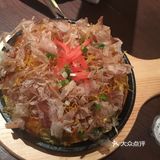 金枪鱼沙拉：很一般，胜在量还可以 什锦鸡肉烤串